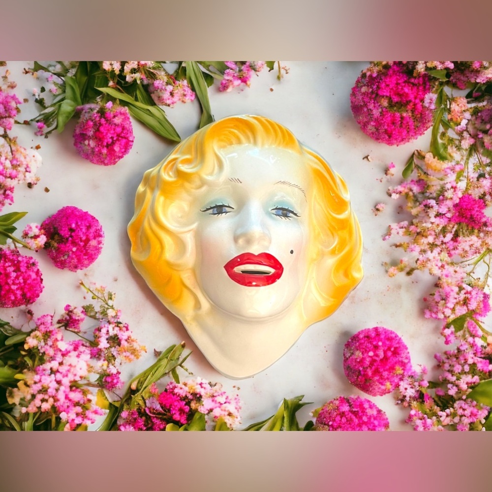 Vintage 1988 Estate Of Marilyn Monroe Wall Face Art Clay Hanging ceramic